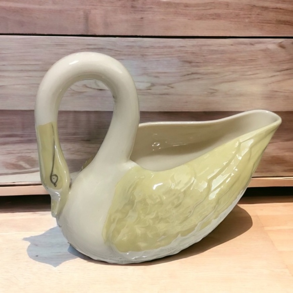 Vintage Belleek Ireland Swan Irish Creamer